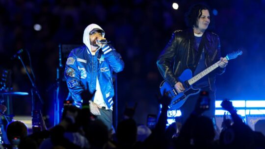 Jack White e Eminem se unem para show do intervalo no jogo de Ação de Graças do Detroit Lions: Assistir