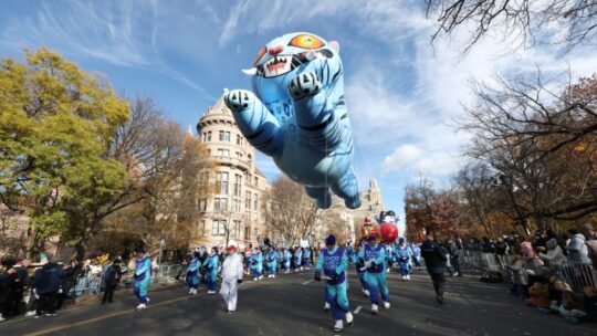 HUNTR/X apresenta ‘Golden’ na parada do Dia de Ação de Graças da Macy’s de 2025